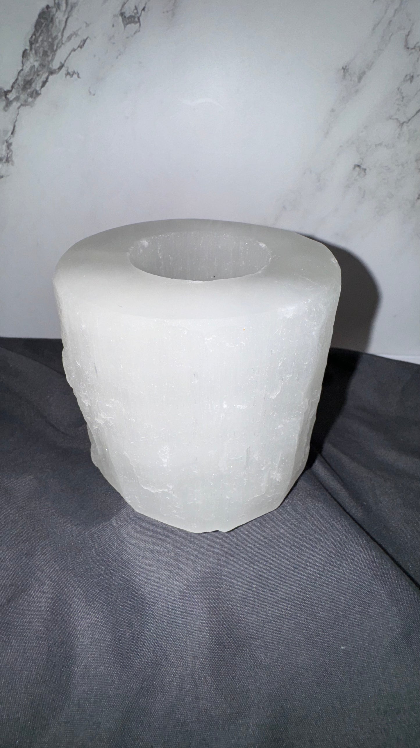 Satin spar holder