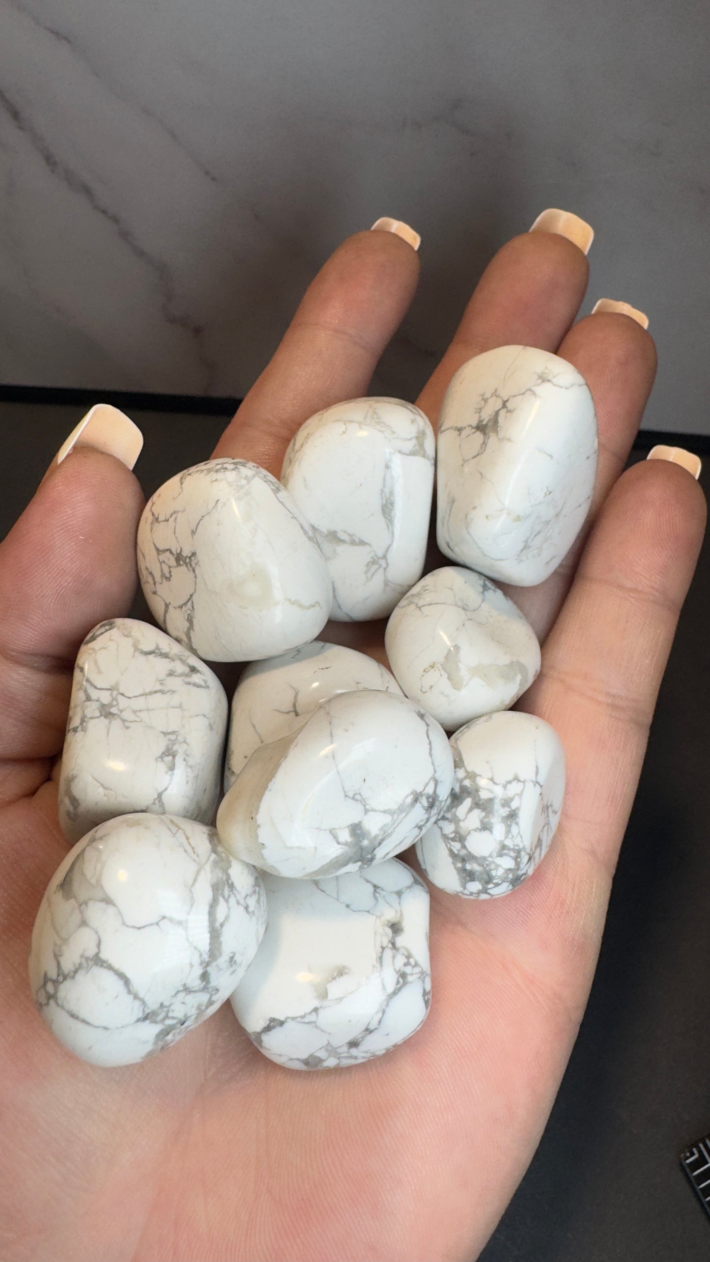 Howlite tumbles
