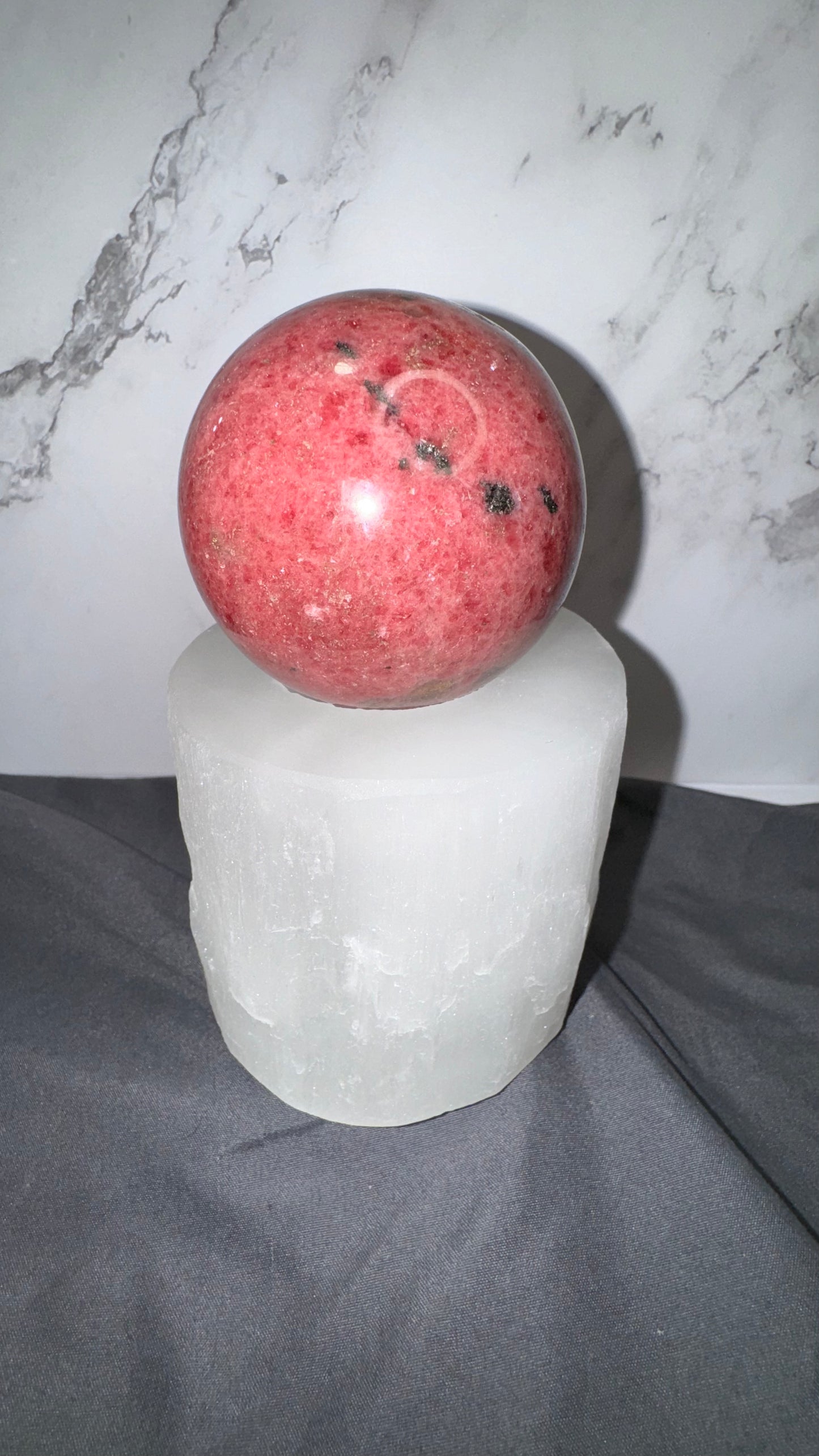 Satin spar holder