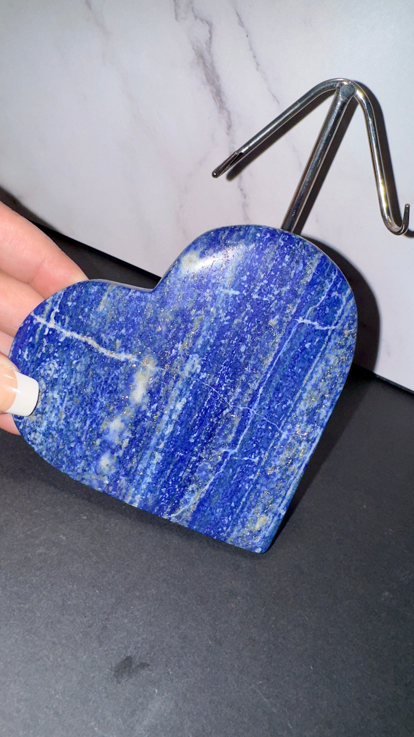 Lapis lazuli heart of stand
