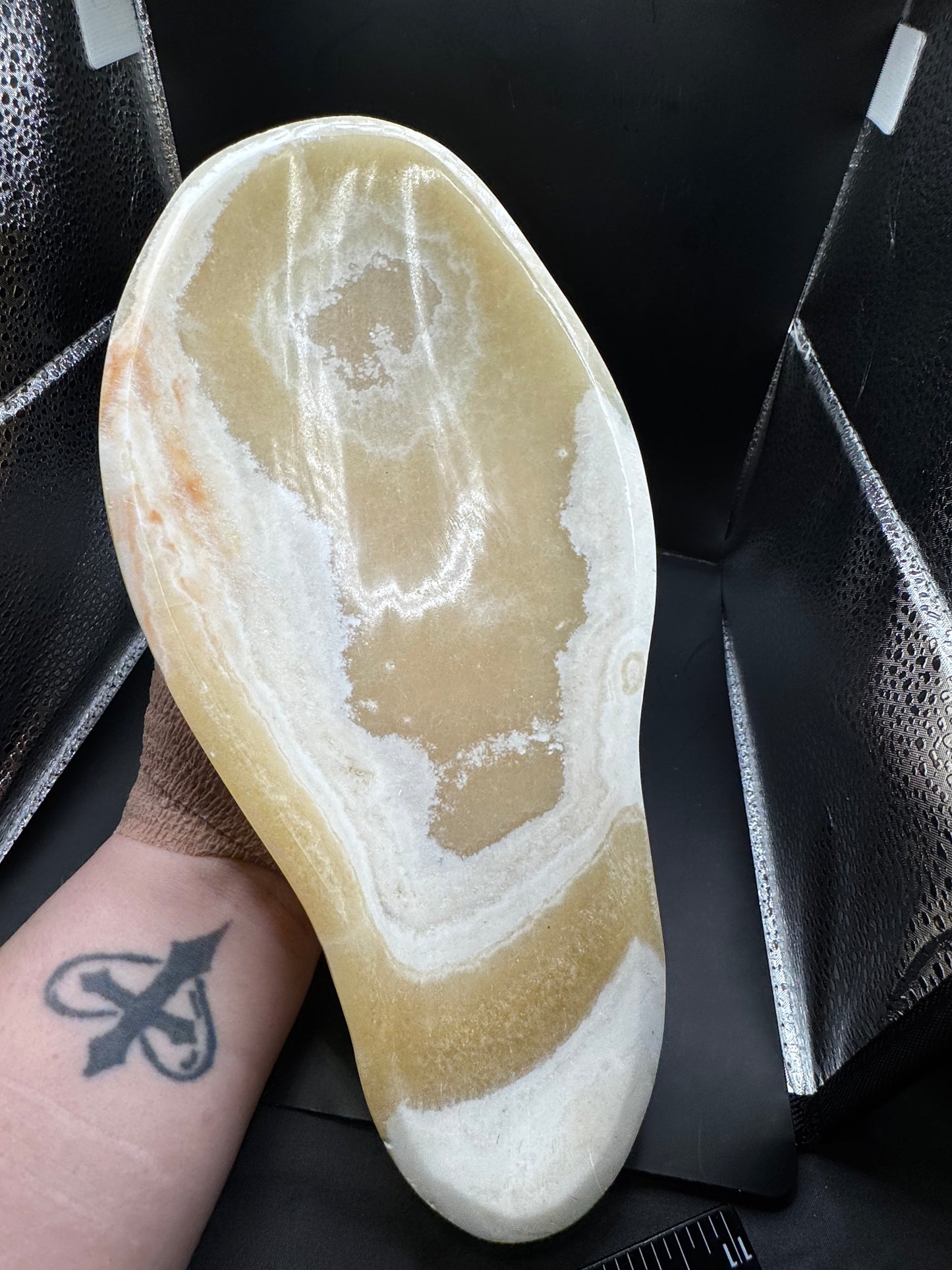 Massive calcite bowl