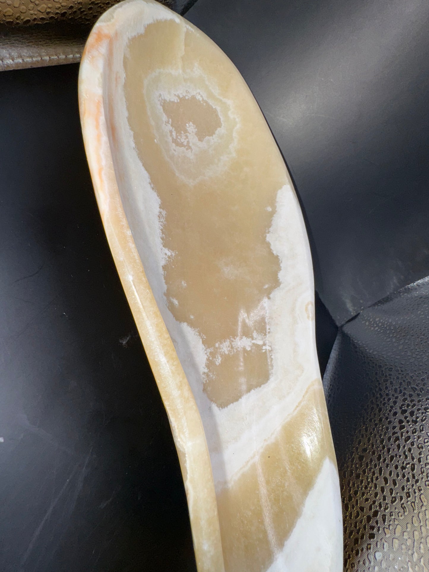 Massive calcite bowl
