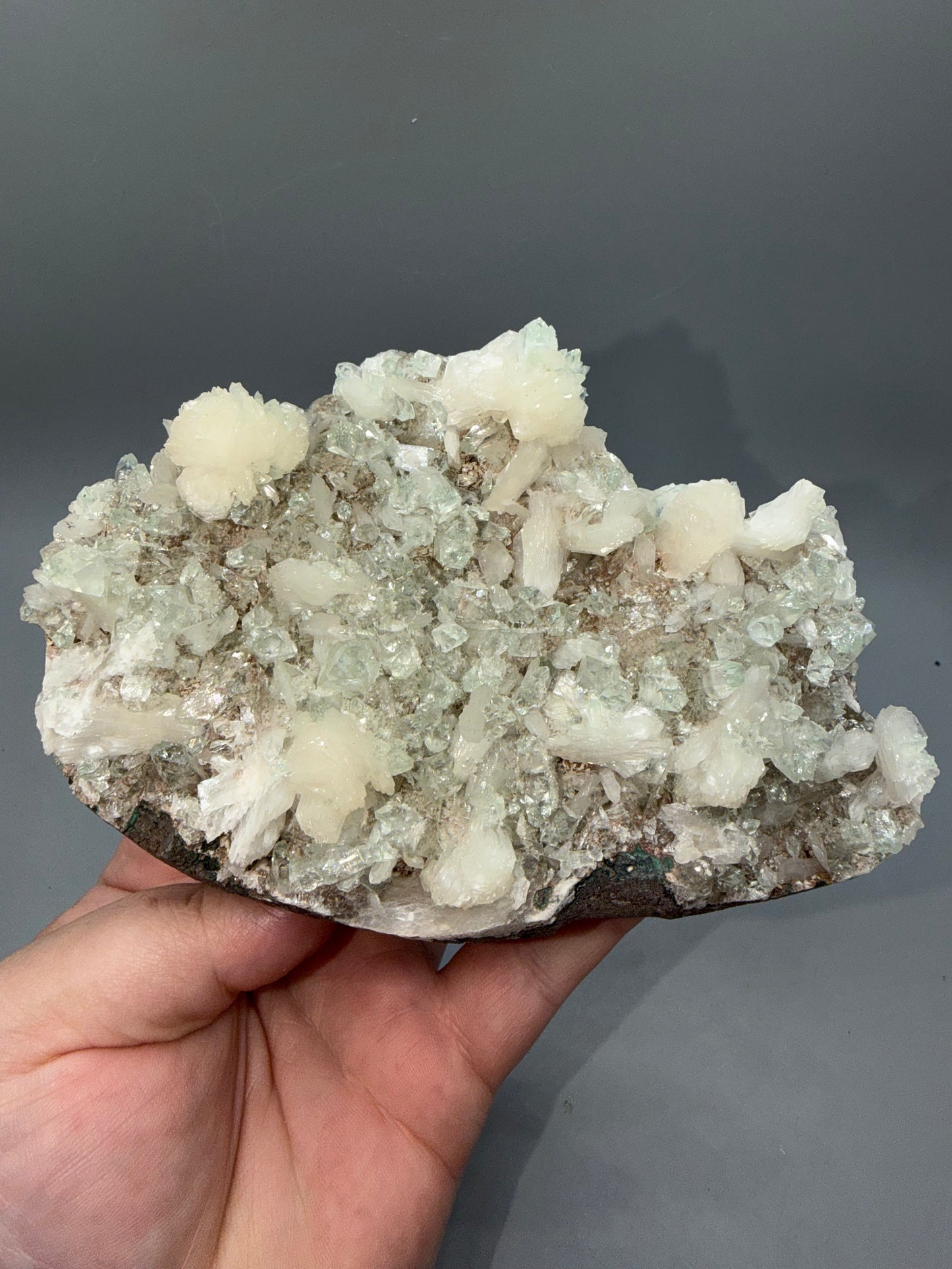 Green apopholite with stilbite