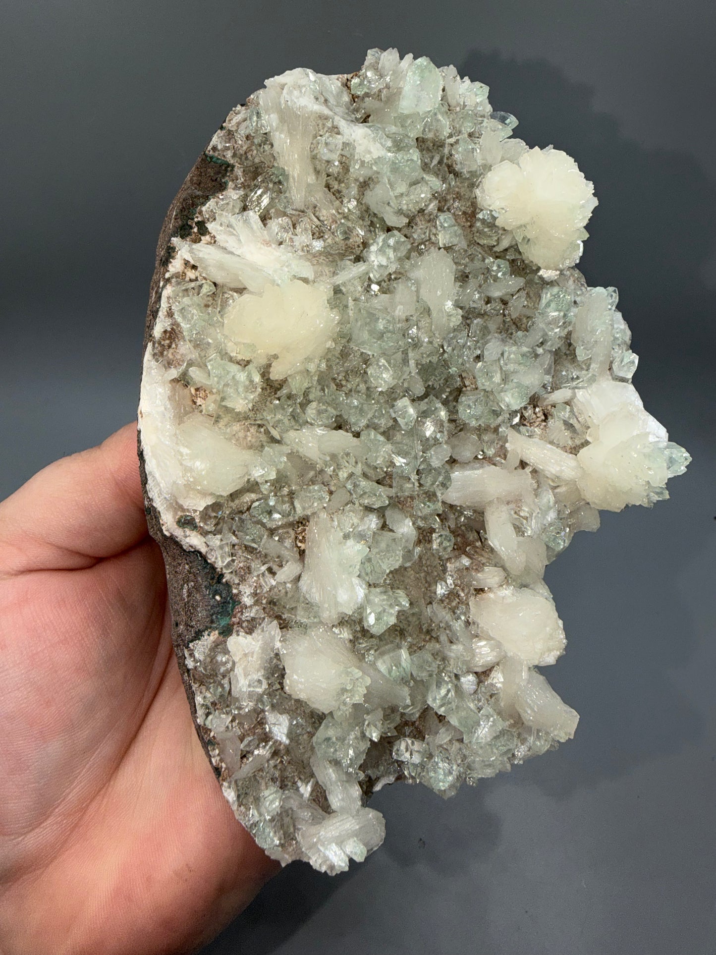 Green apopholite with stilbite