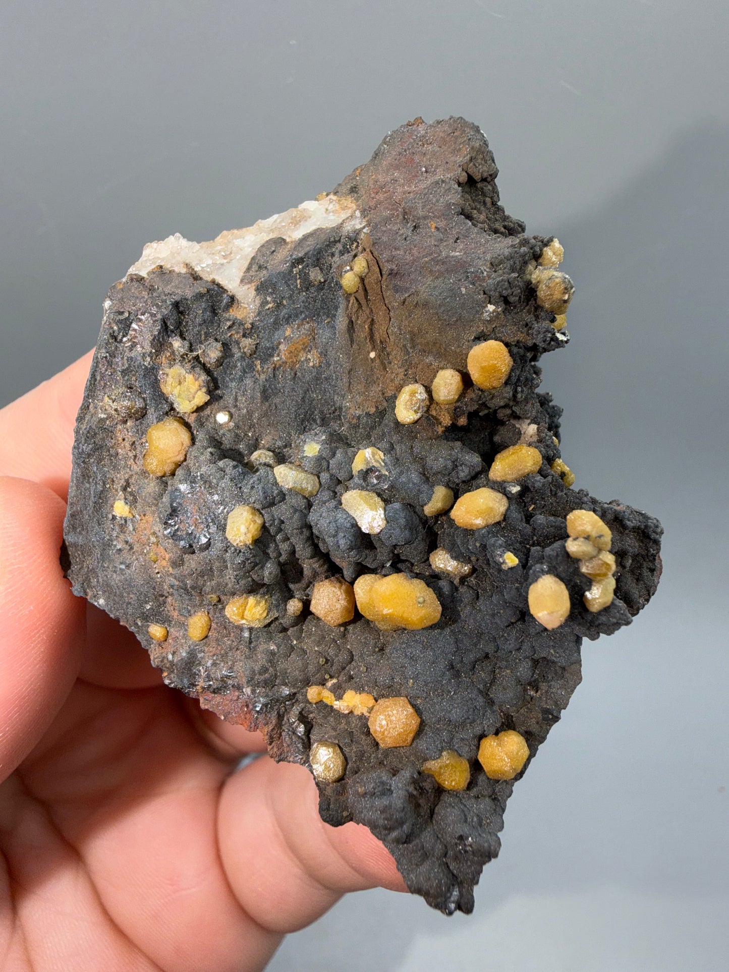 Pyromorphite, quartz, Gotheite