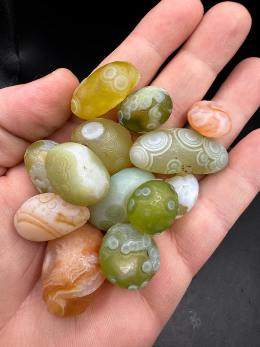 Gobi eye agate
