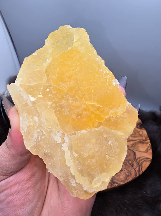 Yellow botroydial fluorite