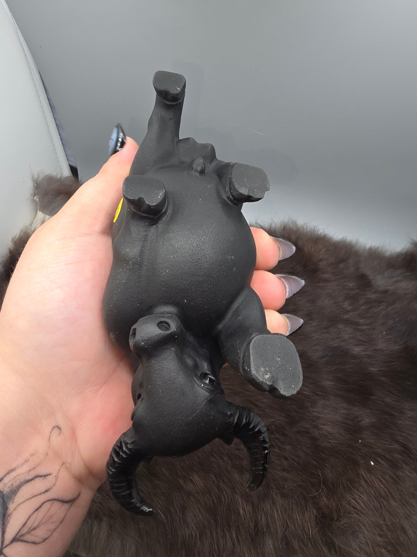 Obsidian bull