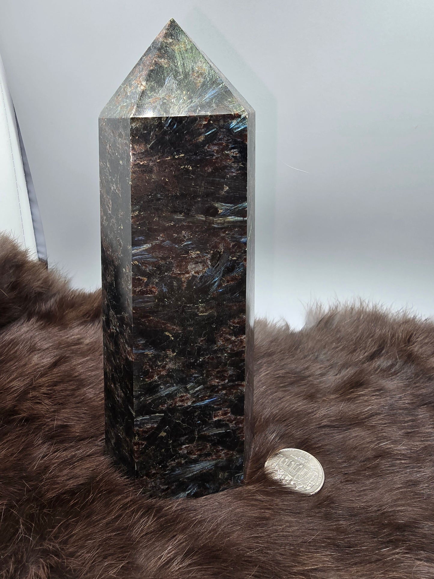 Arfvedsonite and garnet