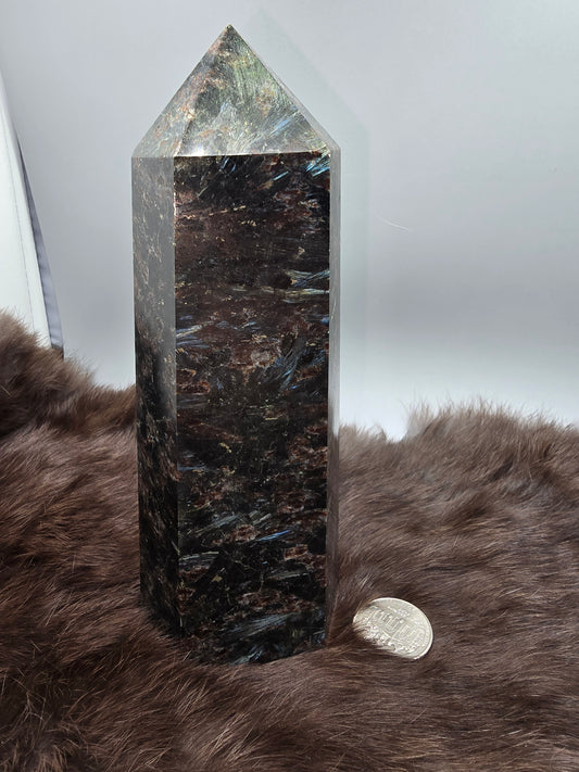 Arfvedsonite and garnet
