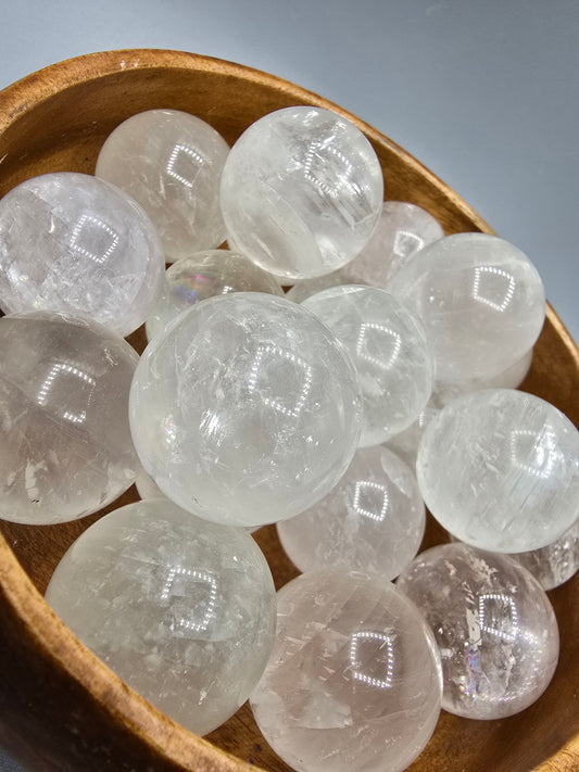Optical calcite spheres