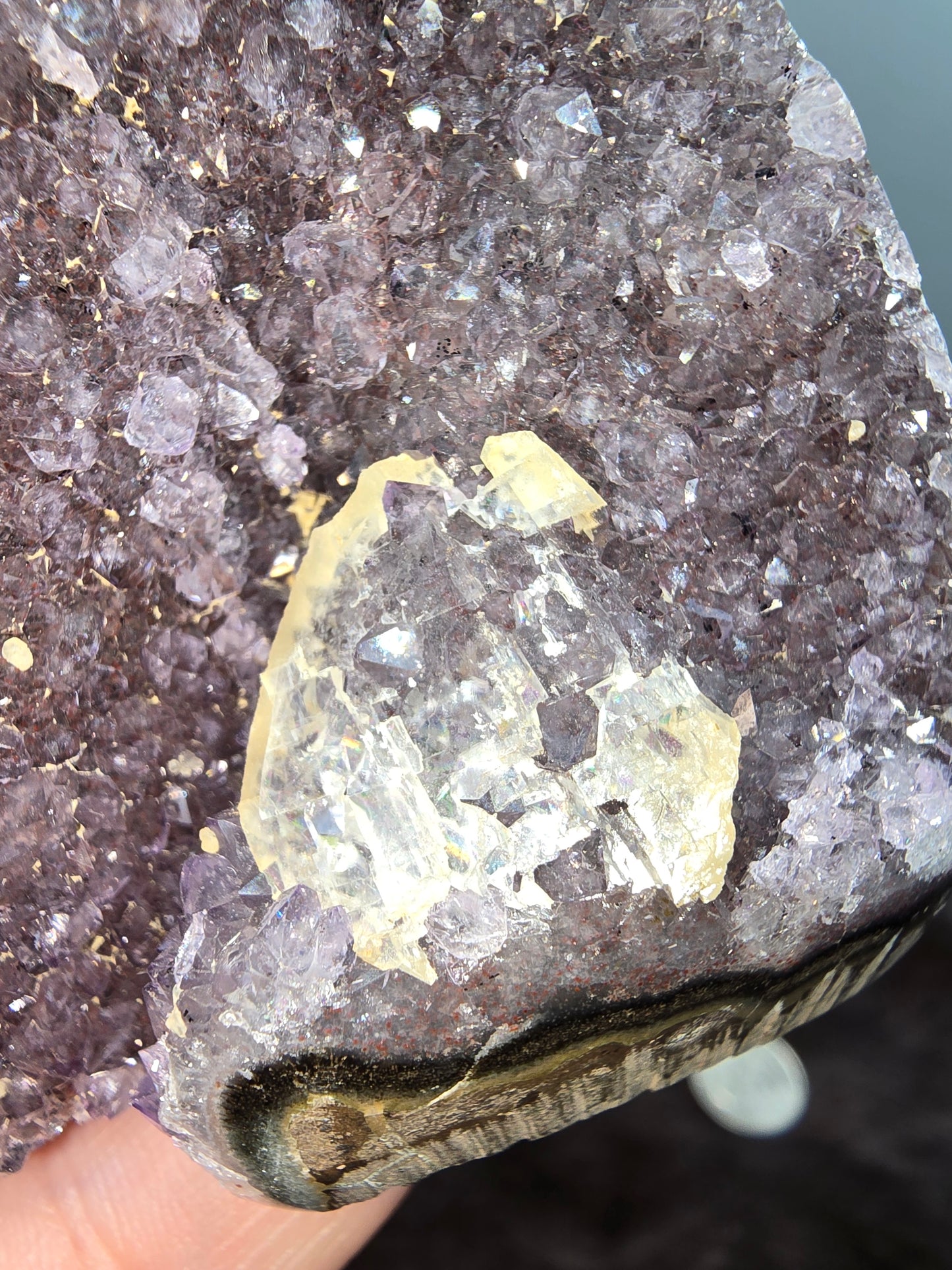 Amethyst calcite