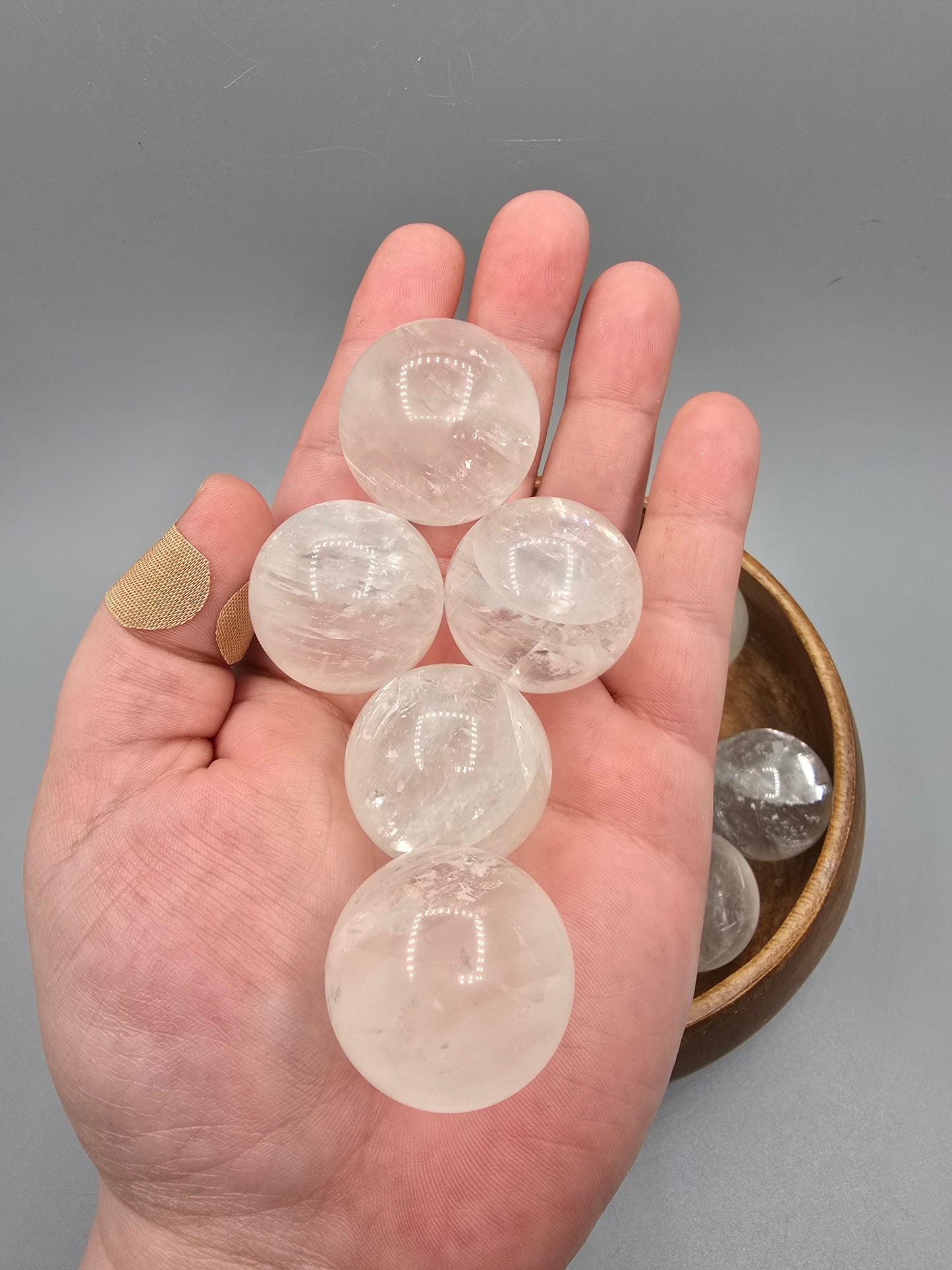 Optical calcite spheres