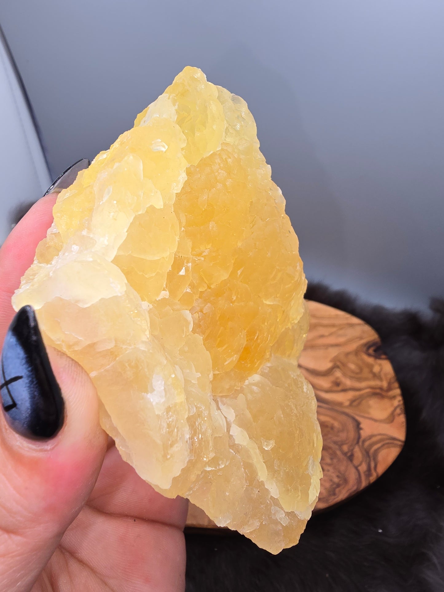 Yellow botroydial fluorite