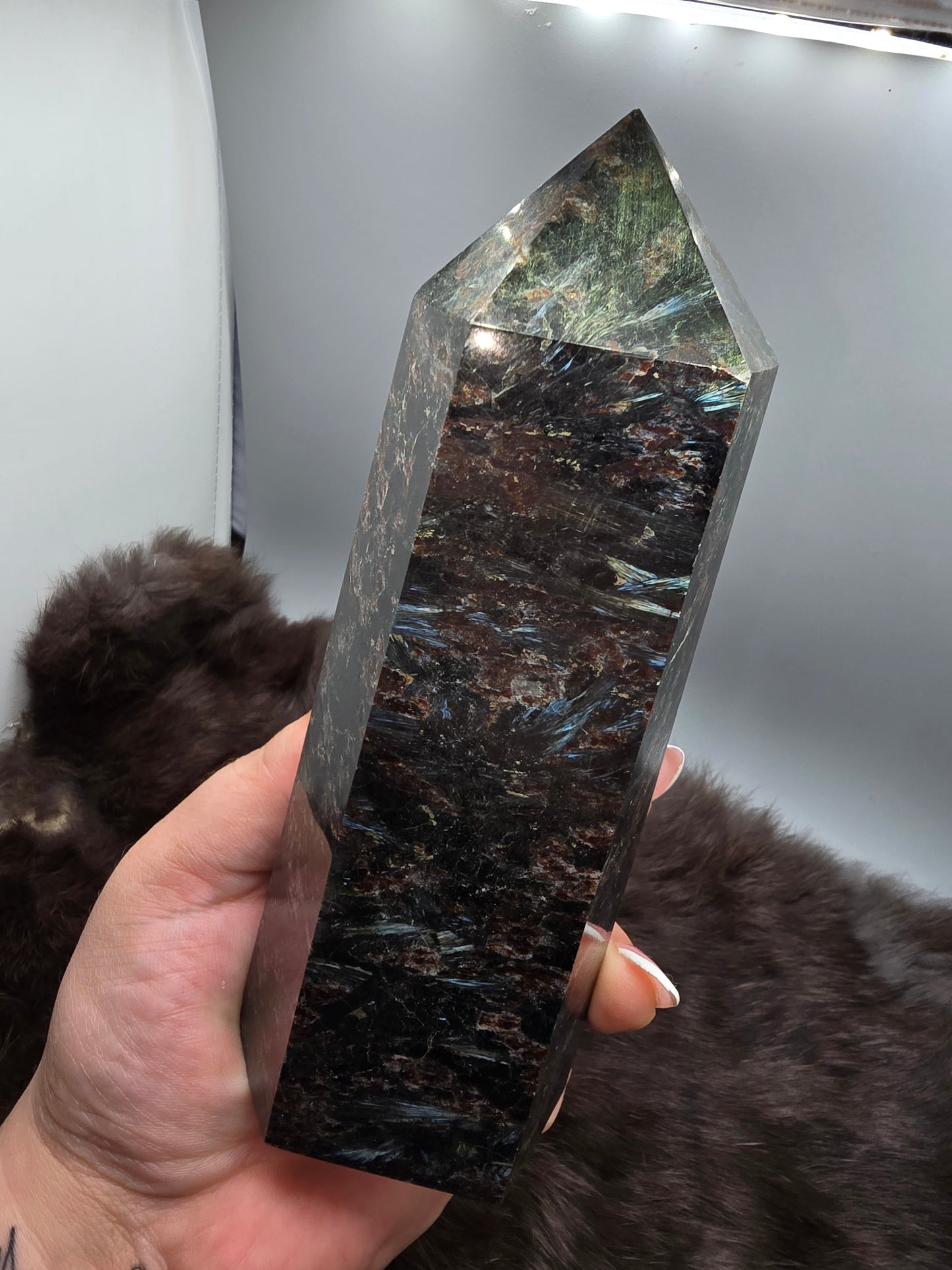 Arfvedsonite and garnet